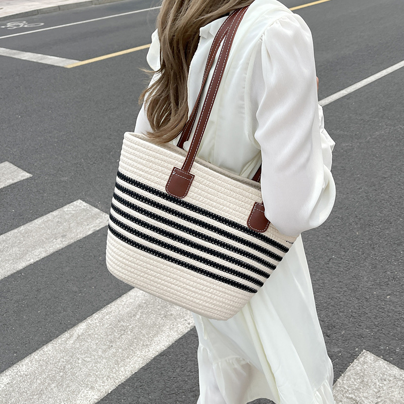Bolsa de paja de gran capacidad para mujeres 2024 nuevo verano versátil bolsa de hombro de vacaciones en la playa bolsa de tejido