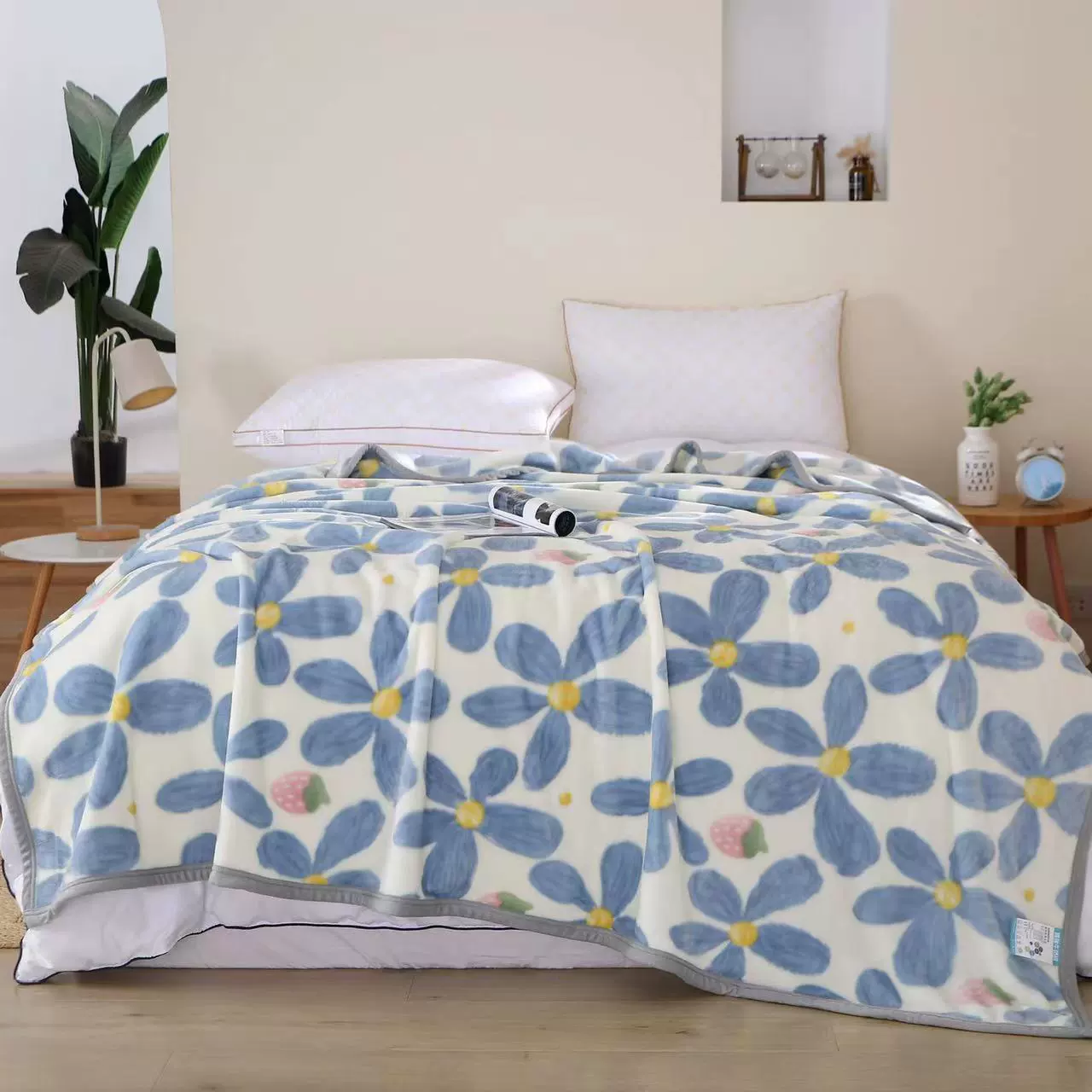 Флисовое одеяло из кораллового флиса для мероприятий, промо-подарков, одеяла для сна, оптом, с возможностью нанесения логотипа, теплое.