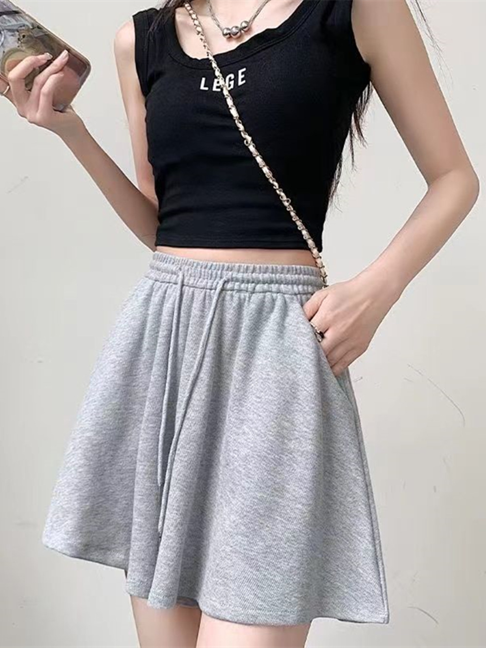 밝은 회색