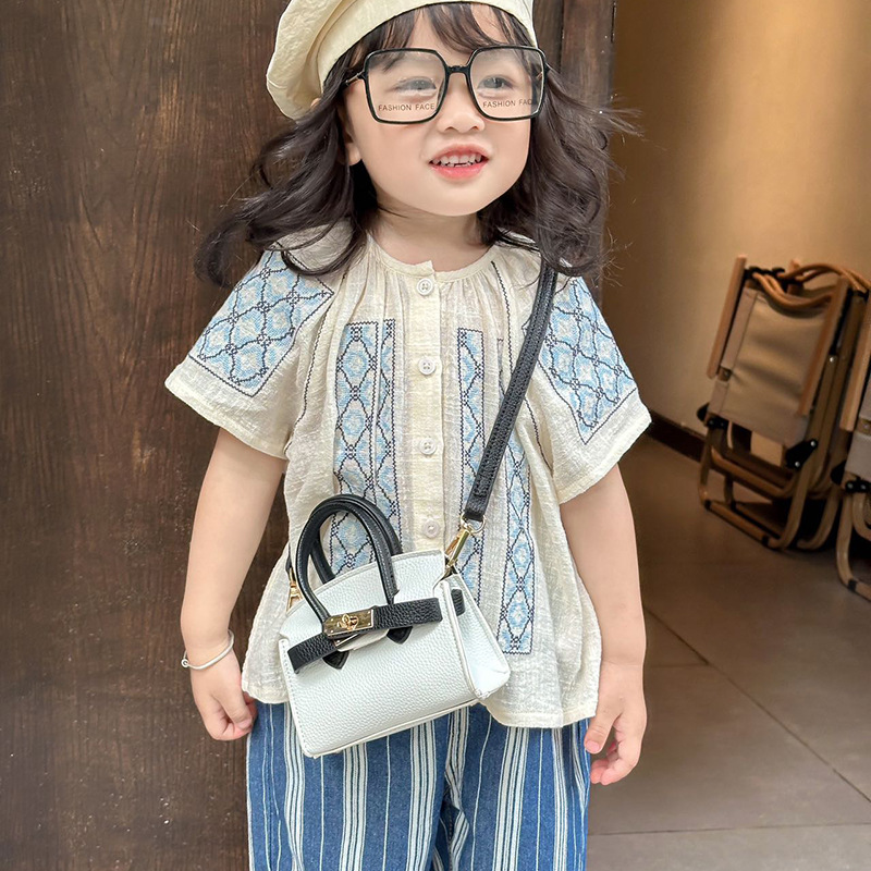 Bolso de hombro estilo coreano para niñas, elegante mini bolso cruzado de color liso para niños, nueva colección otoño 2025, bolso infantil de comercio exterior.