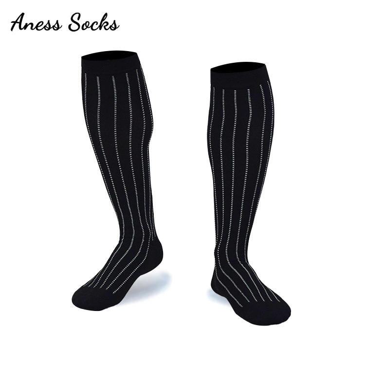 검은색 세로 줄무늬