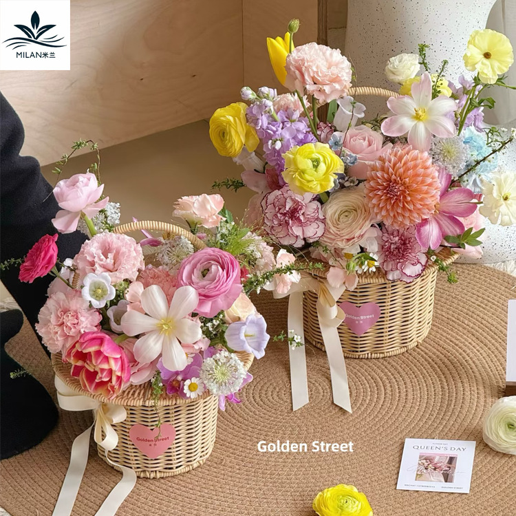 Cesta de flores de cortesía del día de la madre Cesta de hierro tejida a mano Cesta de flores portátil de ratán de estilo pastoral Cesta de arreglos florales de salón