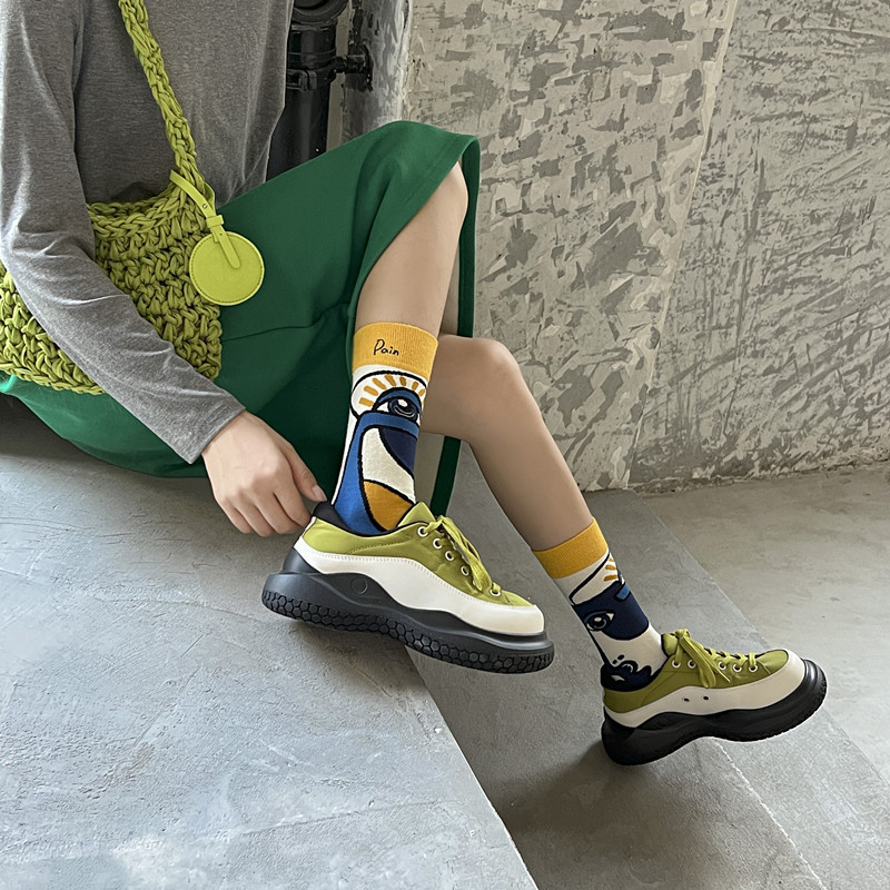 Calcetines largos para niña, resistentes a los olores, artísticos, de color sólido, de puro algodón, calcetines de estudiante a media pantorrilla, prendas de vestir exteriores de otoño, cintura alta de calle colorida y moderna.