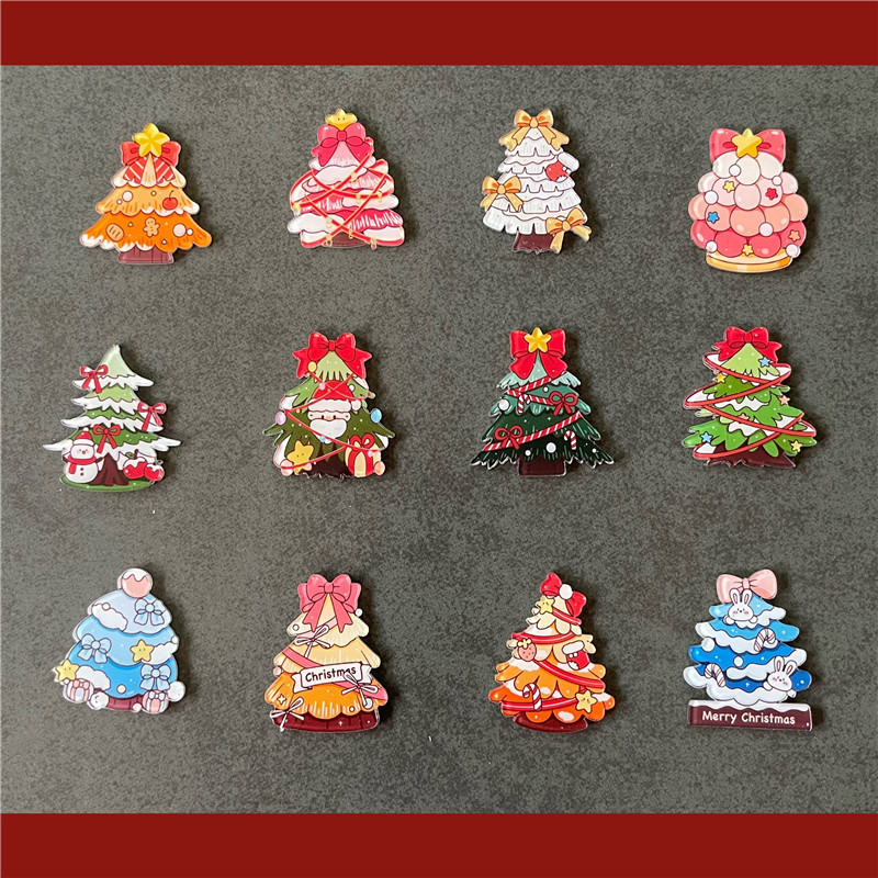 クリスマス装飾冷蔵庫にクリスマスツリーを貼ったヘラジカ老人杖蝶吸鉄石が子供の友達にプレゼントします|undefined