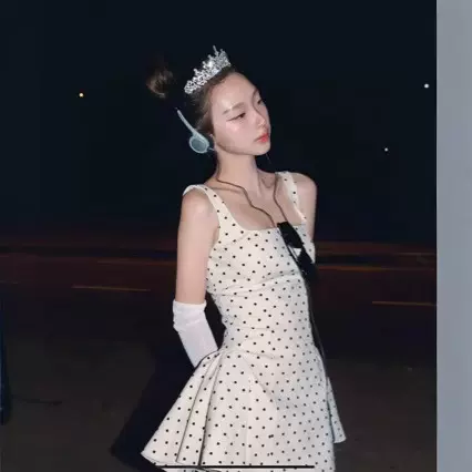 2025ss春季新款 越南小众 波点植绒面料法式甜美掐腰绑带连衣裙女