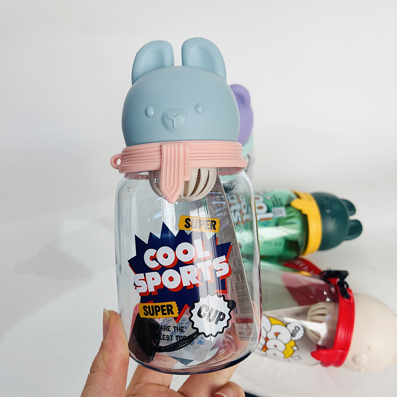 Baijia 5063 taza de plástico para niños babero cabeza de conejo taza de plástico nuevo estilo cool guapo correa de cuerda taza con partición de té
