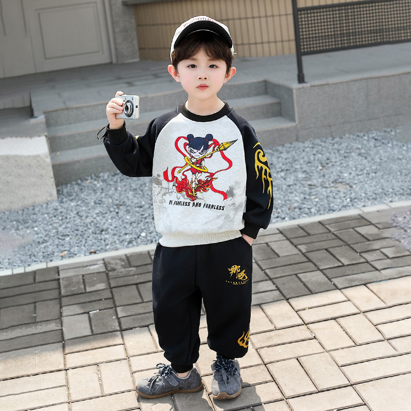 7778 Traje de dibujos animados para niños pequeños y medianos 2025 nuevo estilo estilo occidental bebé niños primavera y otoño hermoso traje de dos piezas marea