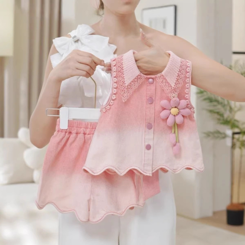 Girls' New Summer Denim Suit 2026 Stylish Three-Dimensional Flower Bow Backless Top and Shorts Two-Piece Set Girls' New Summer Denim Suit 2026 Stylish Three-Dimensional Flower Bow Backless Top and Shorts Two-Piece Set