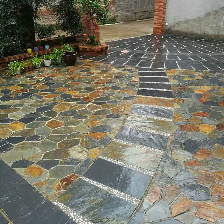 Ржавый цветный сланцевые дробленые плитки на наружной стене виллы Ржавая доска нерегулярно вымощенная трещина льда