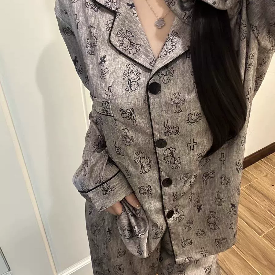 Готовый комплект домашней одежды из искусственного шелка «ледяной шелк» для женщин: пижама с длинными рукавами и кардиган, весна-осень, фабричное производство.