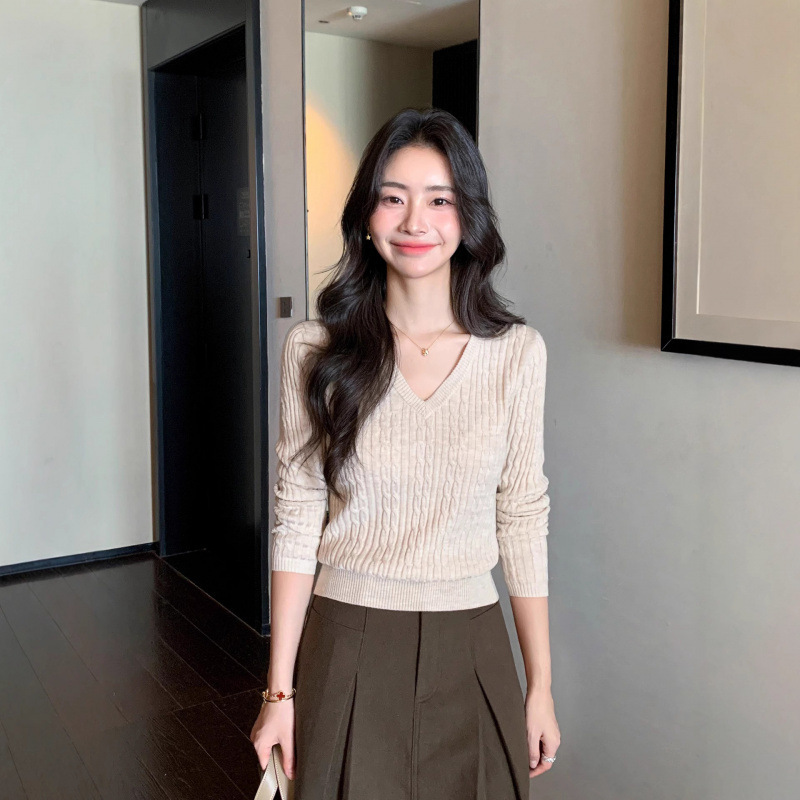 V-Neck Fine-Spun Wool Sweater for Women, Autumn and Winter, Machine Washable, Solid Color, Warm, Thickened, Inner Layer Knit Wool Sweater for Women