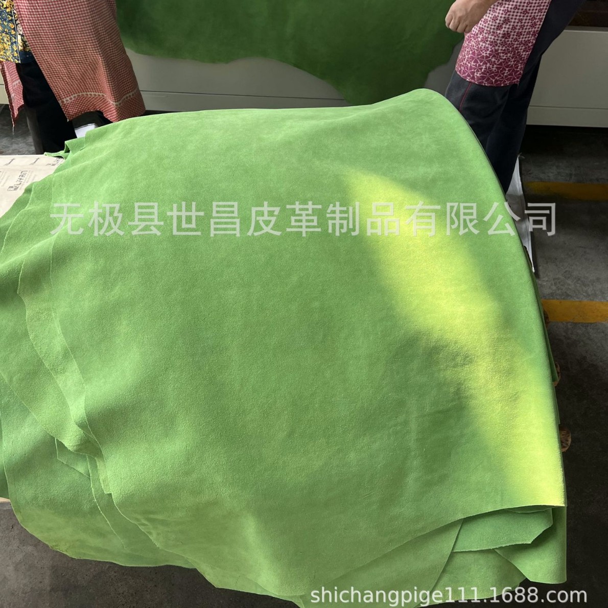 无铬鞣豆绿牛皮反绒皮，环保过欧标，张大绒细厚1.4-1.6-1.8-2.0