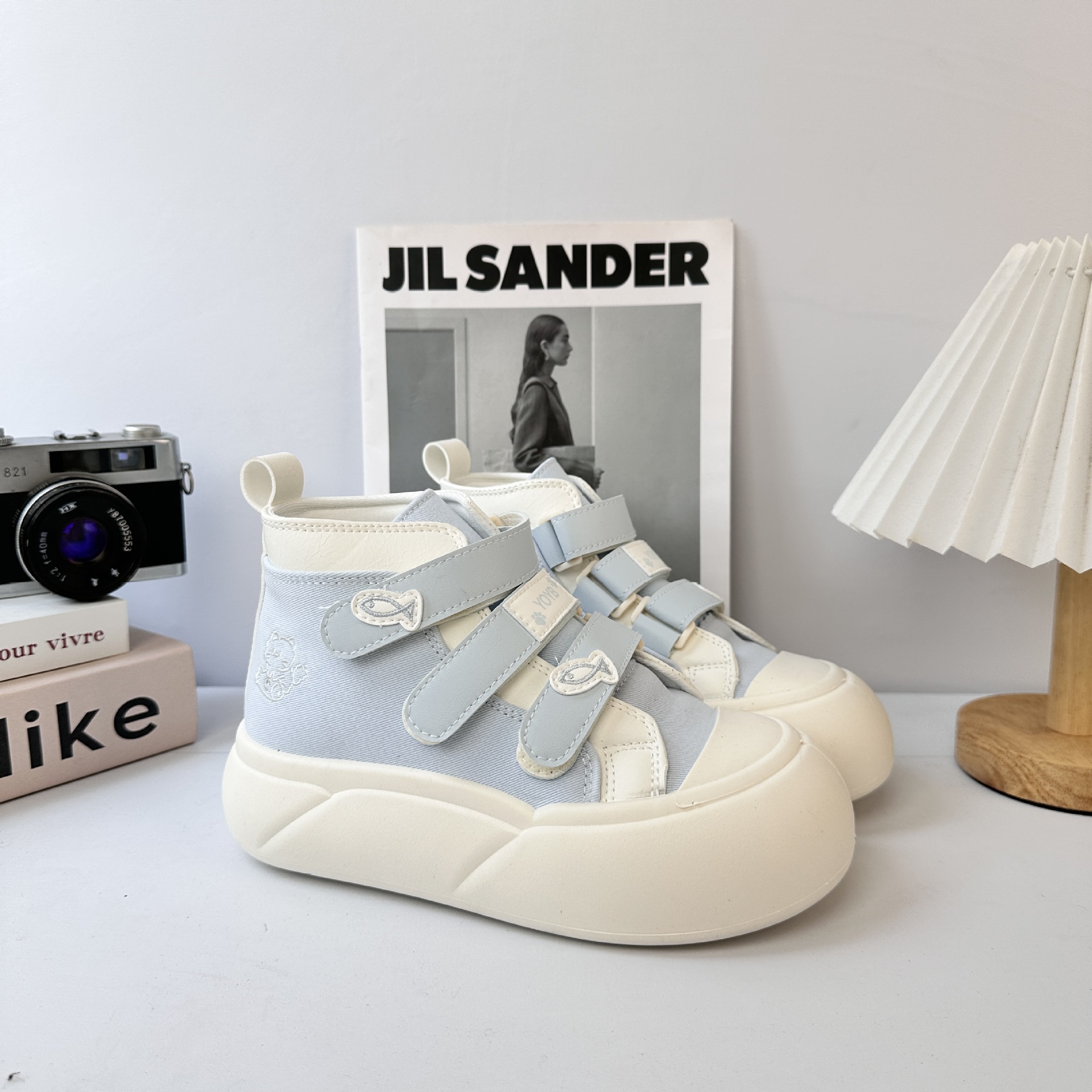 Zapatos de lona de ondas extendidas para estudiantes 2025 zapatos gigantes con una falda de altura de suela gruesa pequeña generación