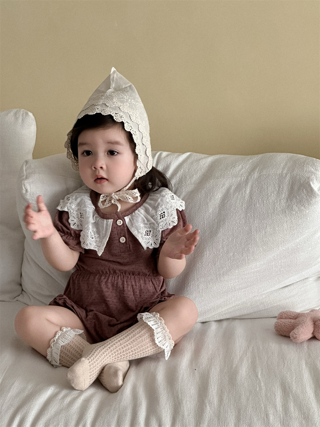 Bebé de manga corta triángulo trepando verano delgado 2025 ropa de verano para bebés ropa para niños coreanos cuello de encaje de bebé con hebilla abierta image 1