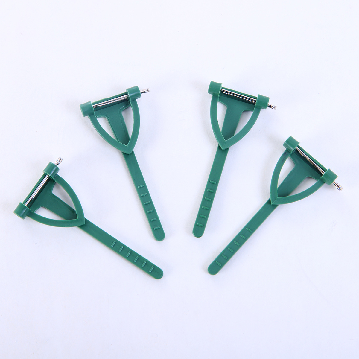 Broche de plástico triangular ramo de flores broche