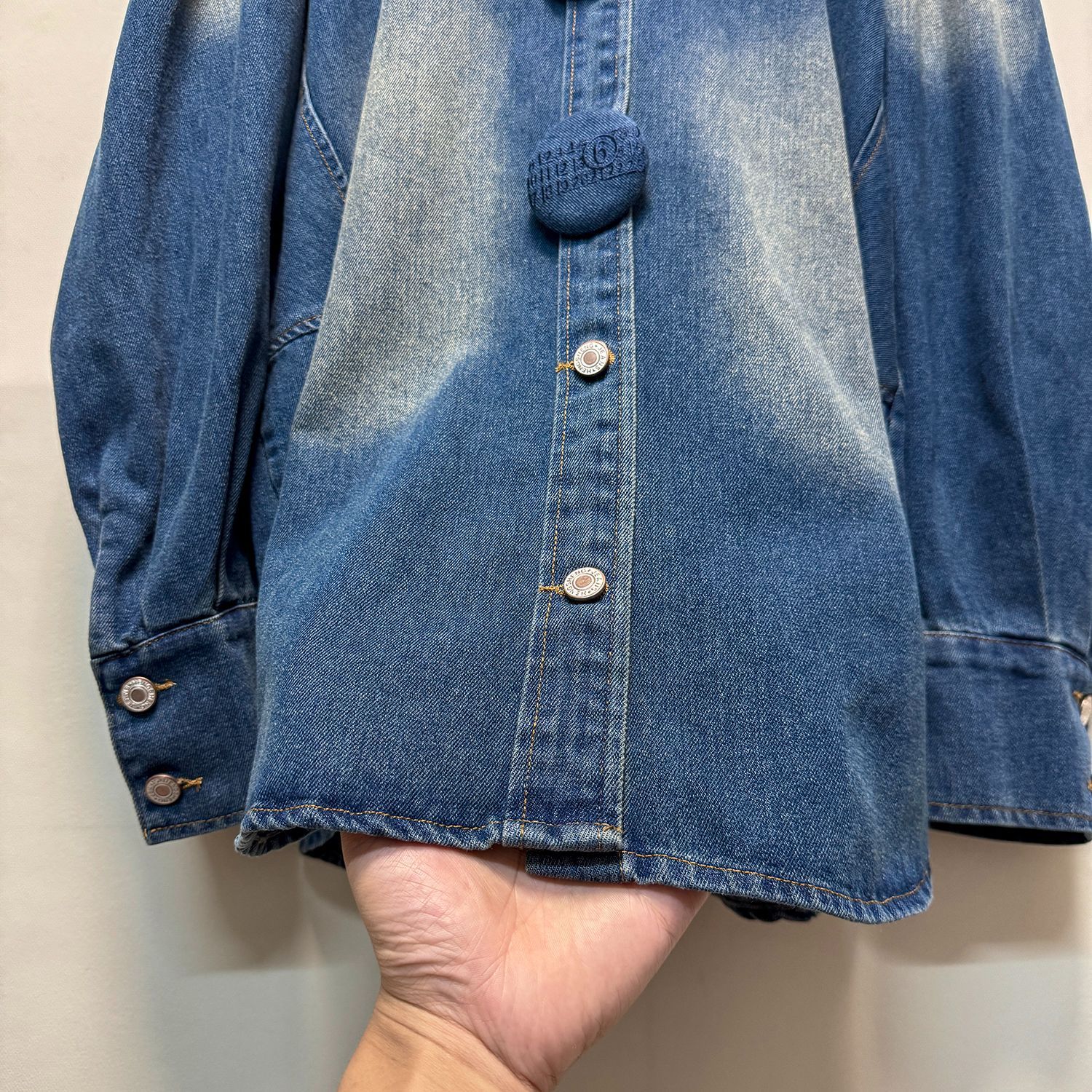 Women's European Style Denim Shirt Autumn Winter Loose Fit Long Sleeves Large Buttons Retro Gradient Wash Lapel Design Top_ecoleips.com