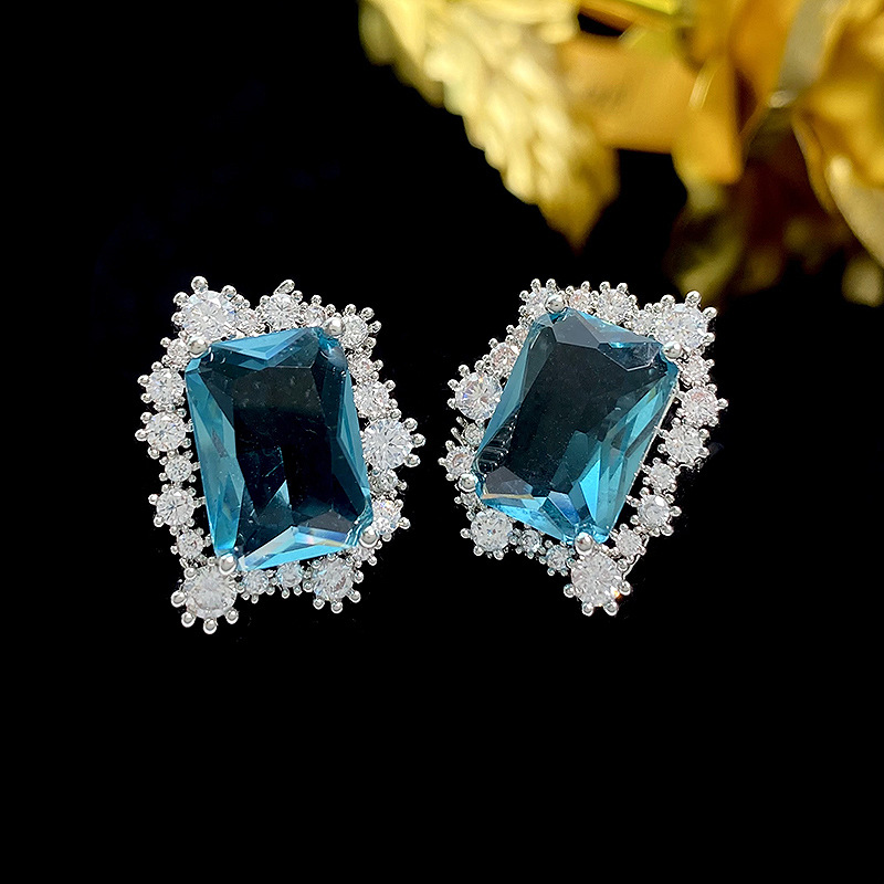 1 Pair Elegant Lady Geometric Inlay Copper Zircon Ear Studs display picture 3