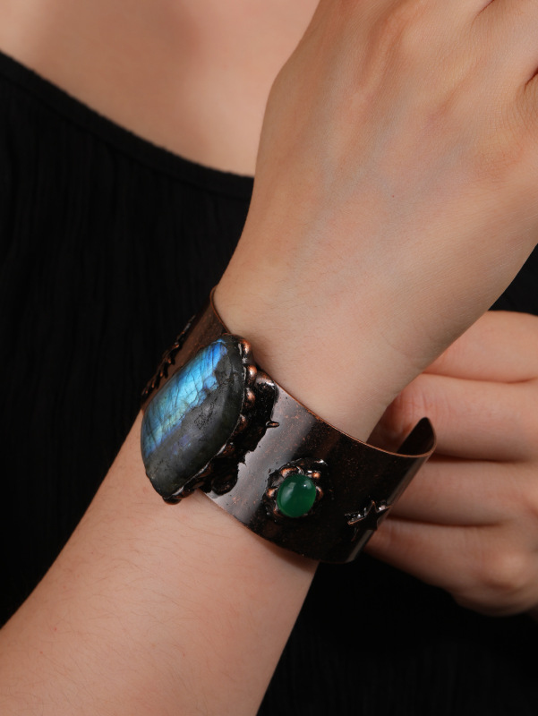 Cross-border dark style natural labradorite flash stone amorphous Sun Moon star bronze wide open adjustable bracelet Cross-border dark style natural labradorite flash stone amorphous Sun Moon star bronze wide open adjustable bracelet