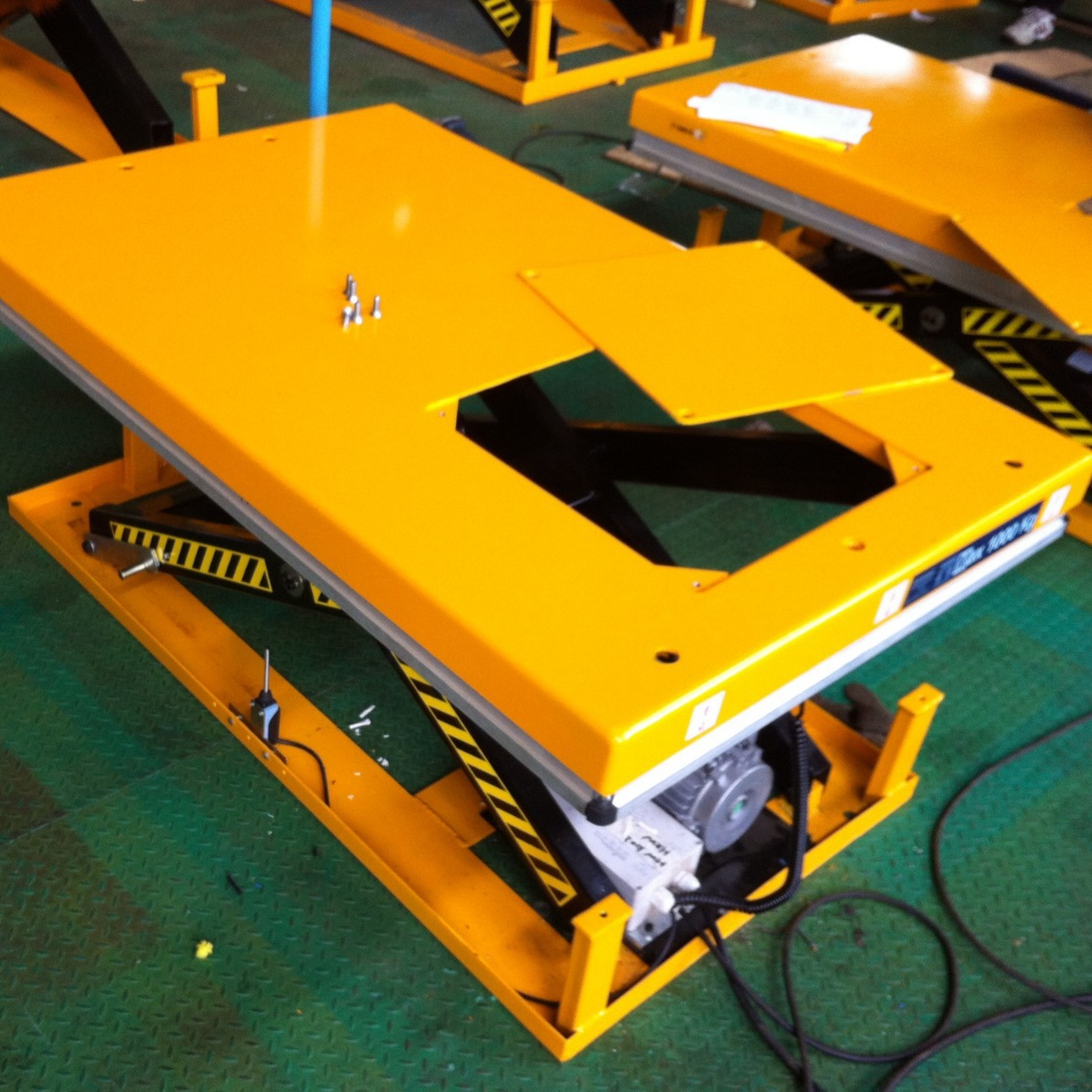 小型液压 固定剪叉式升降平台 工厂使用升降机 电动液压升降