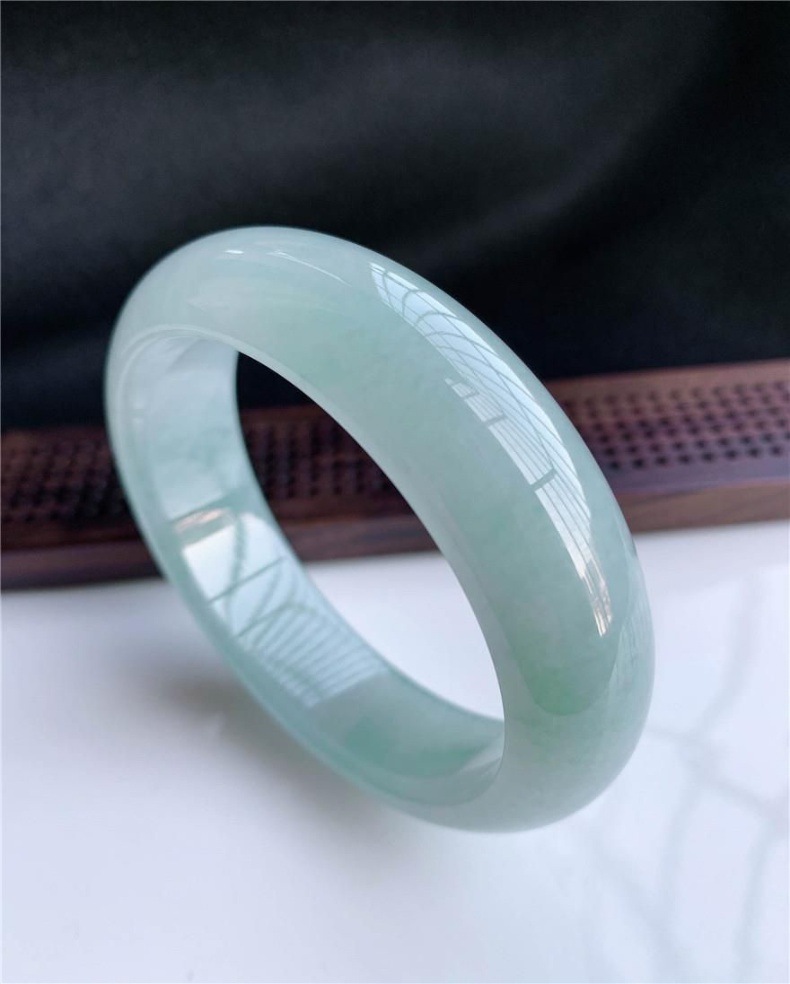 Vòng tay ngọc bích tự nhiên băng đơn sắc phiên bản rộng, dáng tròn mảnh, cao cấp chi tiết 4