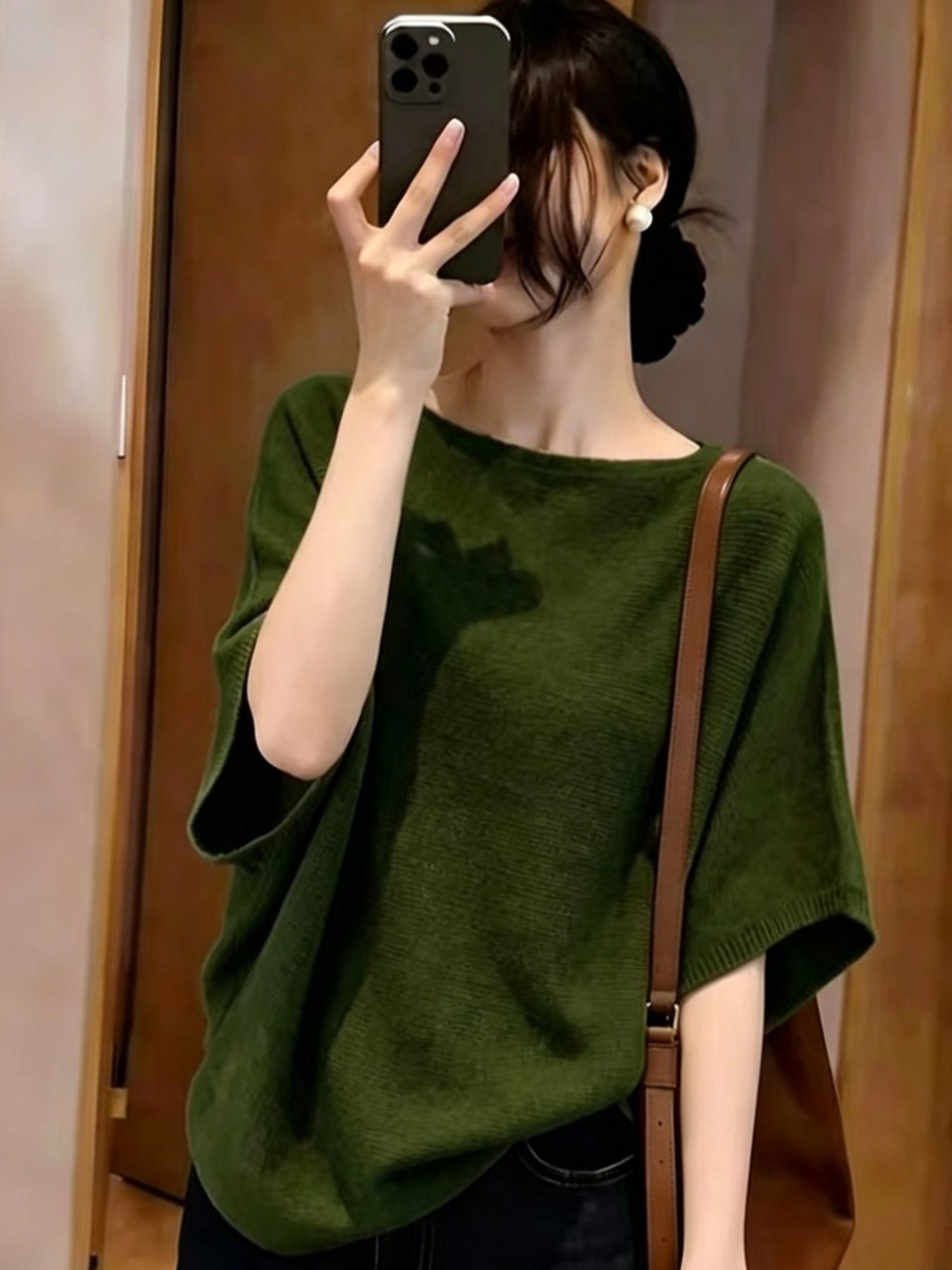Áo thun dệt kim tay ngắn nữ phong cách thời trang, form rộng thoải mái — màu đen