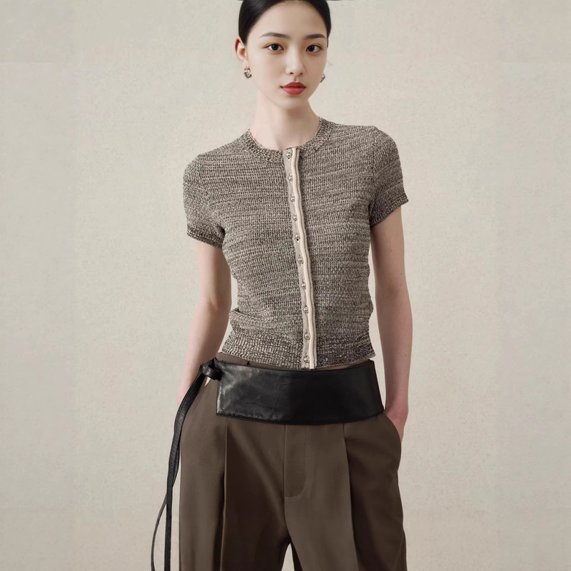 Customizable Factory-Designed Short-Sleeved Cardigan Made of Tencel and Linen Blend with Buttoned Knitwear and Fitted Inner Top Customizable Factory-Designed Short-Sleeved Cardigan Made of Tencel and Linen Blend with Buttoned Knitwear and Fitted Inner Top