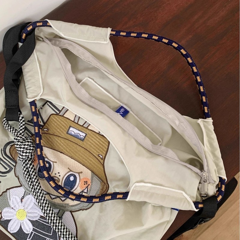 [アップグレードジッパーバッグ] 2025 新しい刺繍ナイロン屋外防水日本製多用途調節可能なクロスボディバッグ女性用|undefined