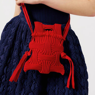 �n��С���OӋ����ᘿ�б���Ůë���ް����ԕr�о����֙C��С���