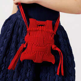 韩国小众设计迷你针织斜挎包女毛线褶皱个性时尚编织手机包小挎包