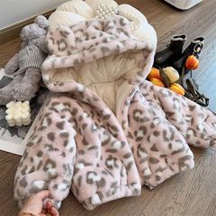 女の子 2025 秋と冬の新しい子供の冬の綿の服対照的なヒョウ柄プラスベルベット肥厚ベビーフード付きジャケット