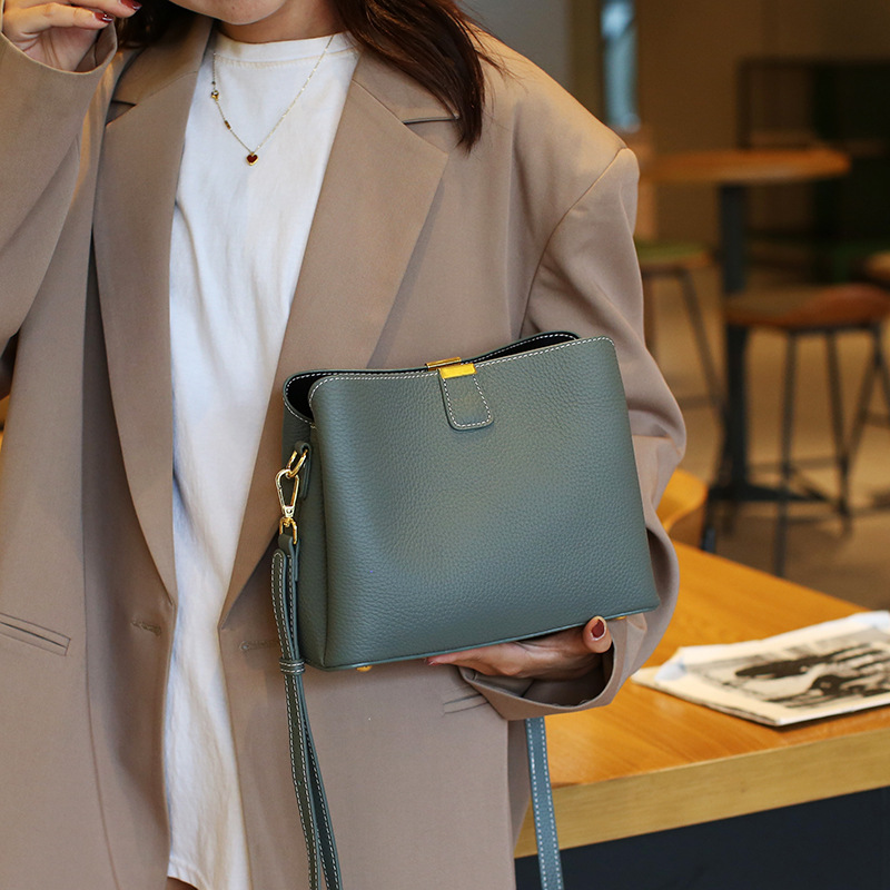 Fashion Cowhide Leather Bag For Women 2025 New Large Capacity Bucket Bag Versatile Commuter Genuine Leather Crossbody Shoulder Handbag - Thumbnail 3