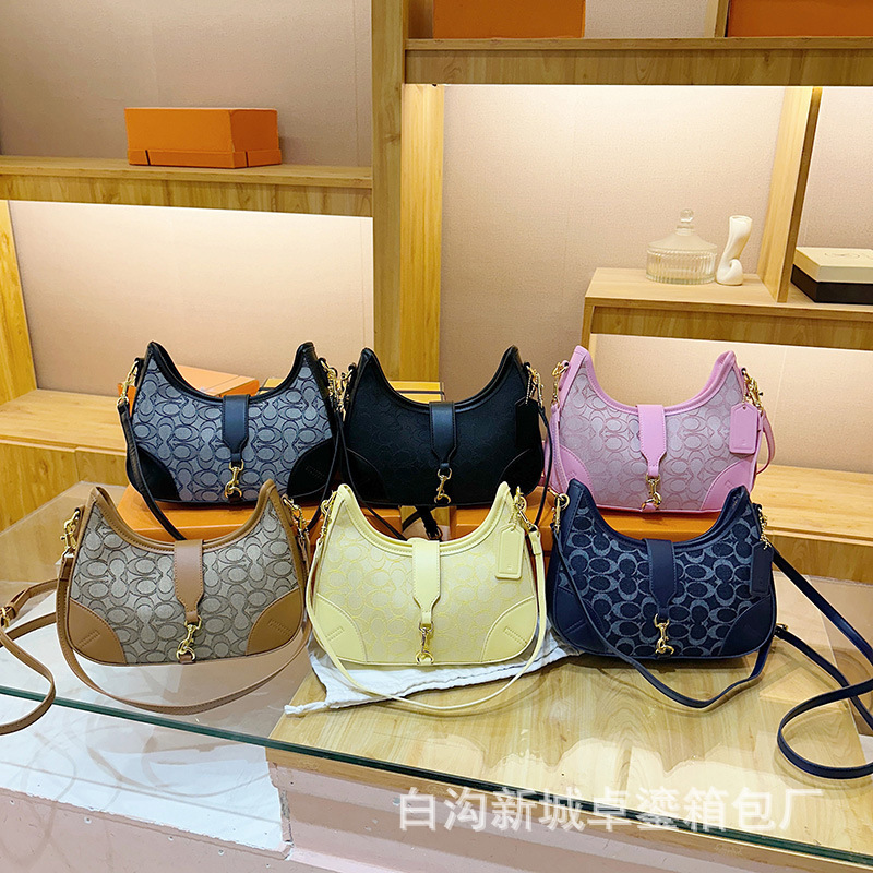 Cross-Border Vintage Women's Shoulder Handbag Versatile Underarm Bag Printed Spring New Crossbody Bag Cross-Border Vintage Women's Shoulder Handbag Versatile Underarm Bag Printed Spring New Crossbody Bag