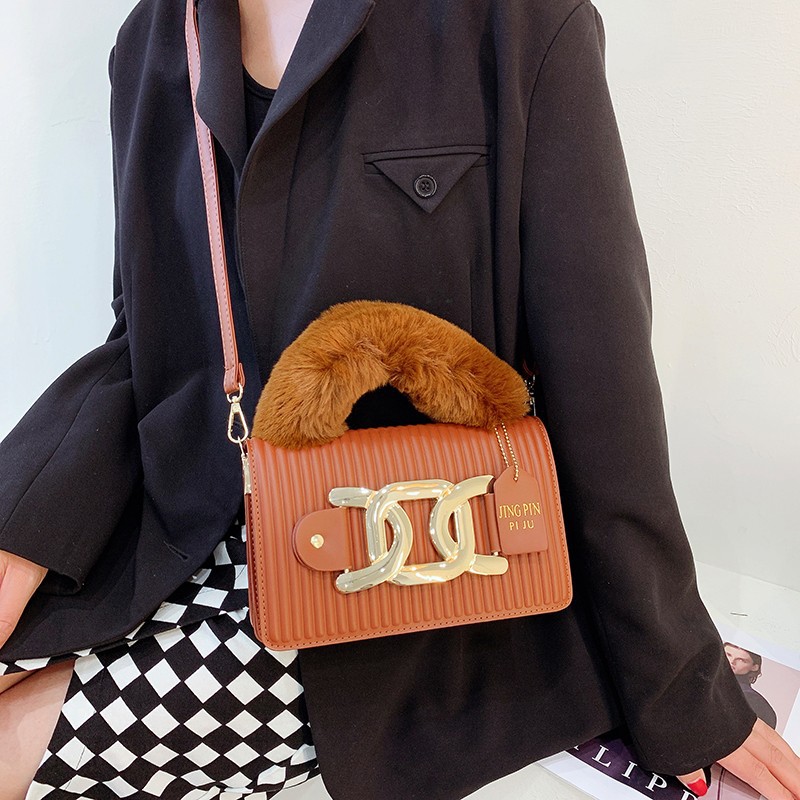 Women's Medium Pu Leather Geometric Fashion Square Buckle Crossbody Bag display picture 4