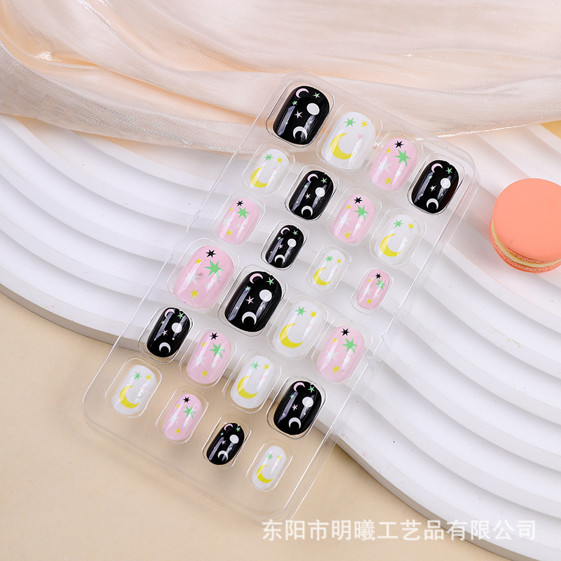 Pieza de belleza de uñas para niños Pequeño Libro Rojo TikTok Venta caliente Pieza de uñas de niña desgaste hecho a mano pieza de uñas protección ambiental Pieza de uñas Fábrica al por mayor