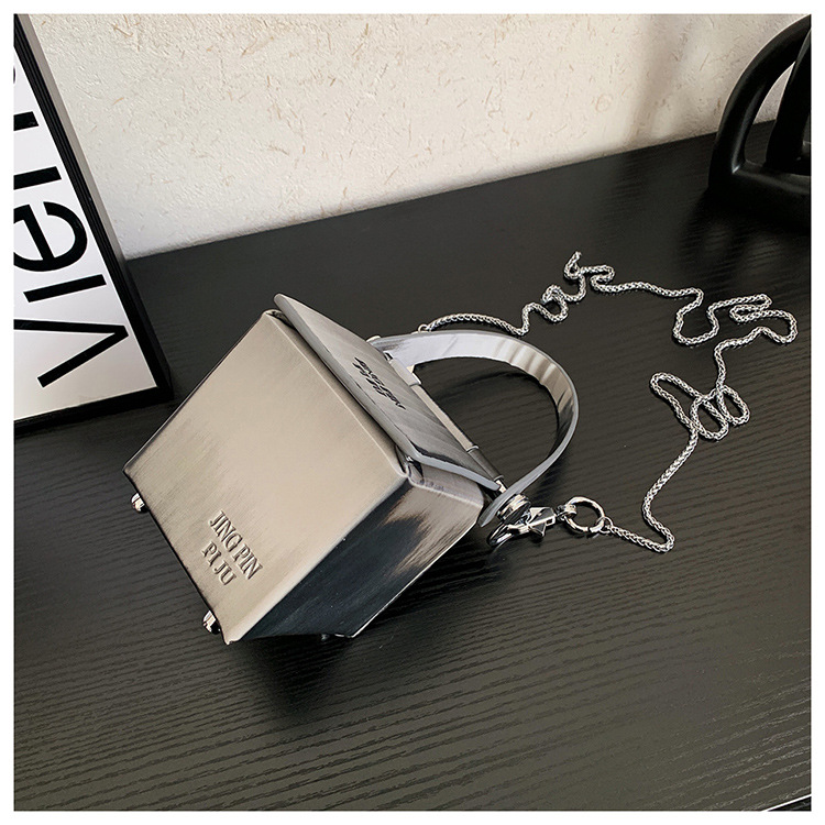 Bolso de hombro de mano con correa de cadena y diseño de azúcar pequeño de color gradual, de moda, 2023_voghion.com