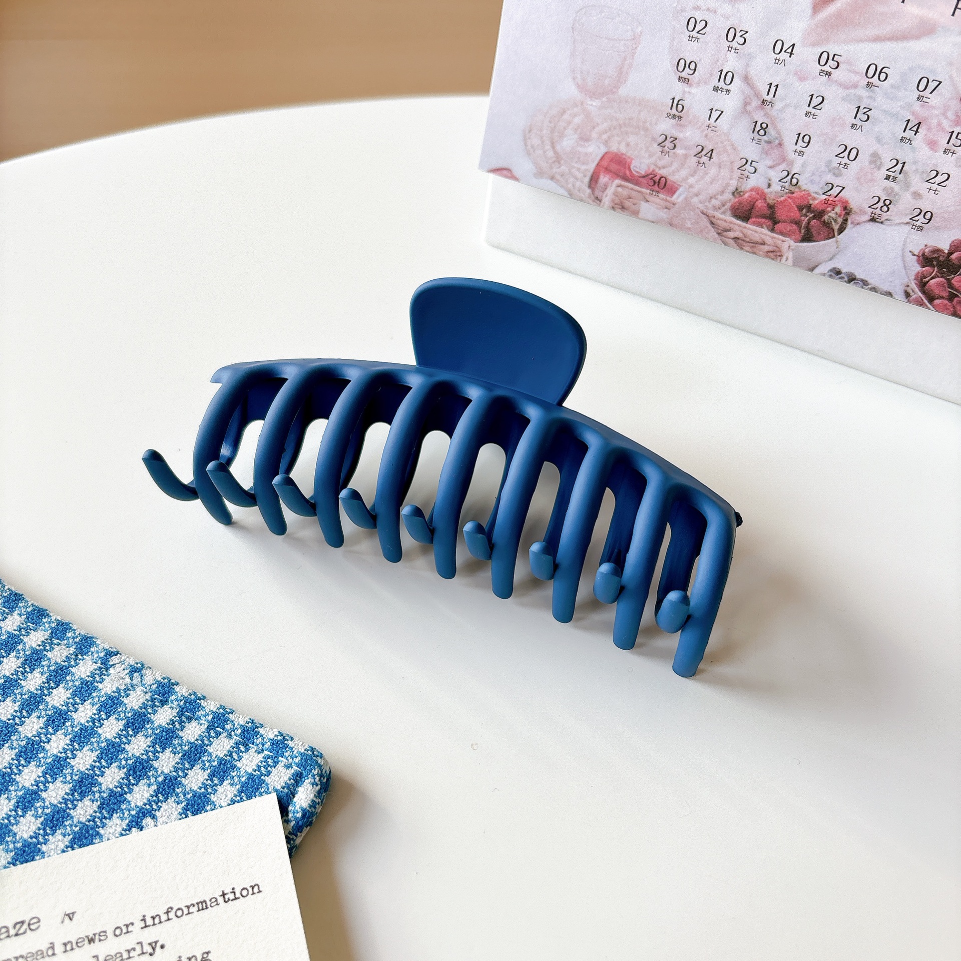 Japonés y coreano accesorios para el cabello hembra Klein azul clip temperamento simple giro horquilla corazón pequeña horquilla placa geométrica horquilla