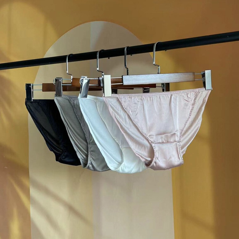Low Waist Triangle Women's Sexy Silky Mulberry Silk Underwear Thin Satin Knitted Silk Shorts Solid Color Simple Low Waist Triangle Women's Sexy Silky Mulberry Silk Underwear Thin Satin Knitted Silk Shorts Solid Color Simple