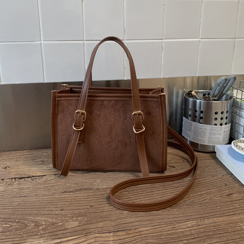 Tendencia transfronteriza japonesa bolso de mano pequeña bolso de mujer 225 nuevo invierno simple y ligero bolso de hombro de lujo bolso de mochila versátil