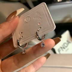 寝るときに外さなくてもいい小さなイヤリング、ニッチなデザイン、高級コールドスタイルイヤリング、人気のネットセレブ2025新スタイル