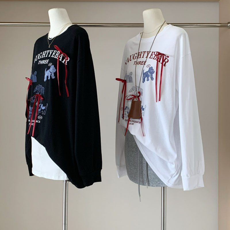 Black sweatshirt with a round collar