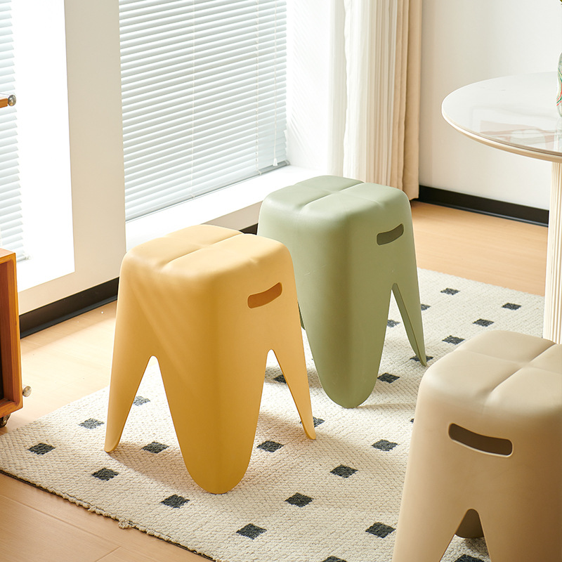 Taburetes de plástico para el hogar, taburetes redondos gruesos y apilables, taburetes de comedor modernos y simples, taburetes altos, taburetes creativos para cambiar zapatos