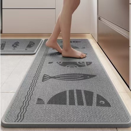 회색으로 줄을 서 있는 작은 생선 스테이크