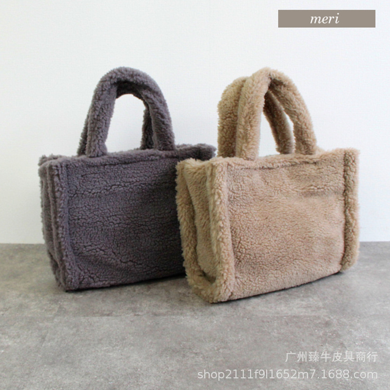 Winter capacious shoulder bag