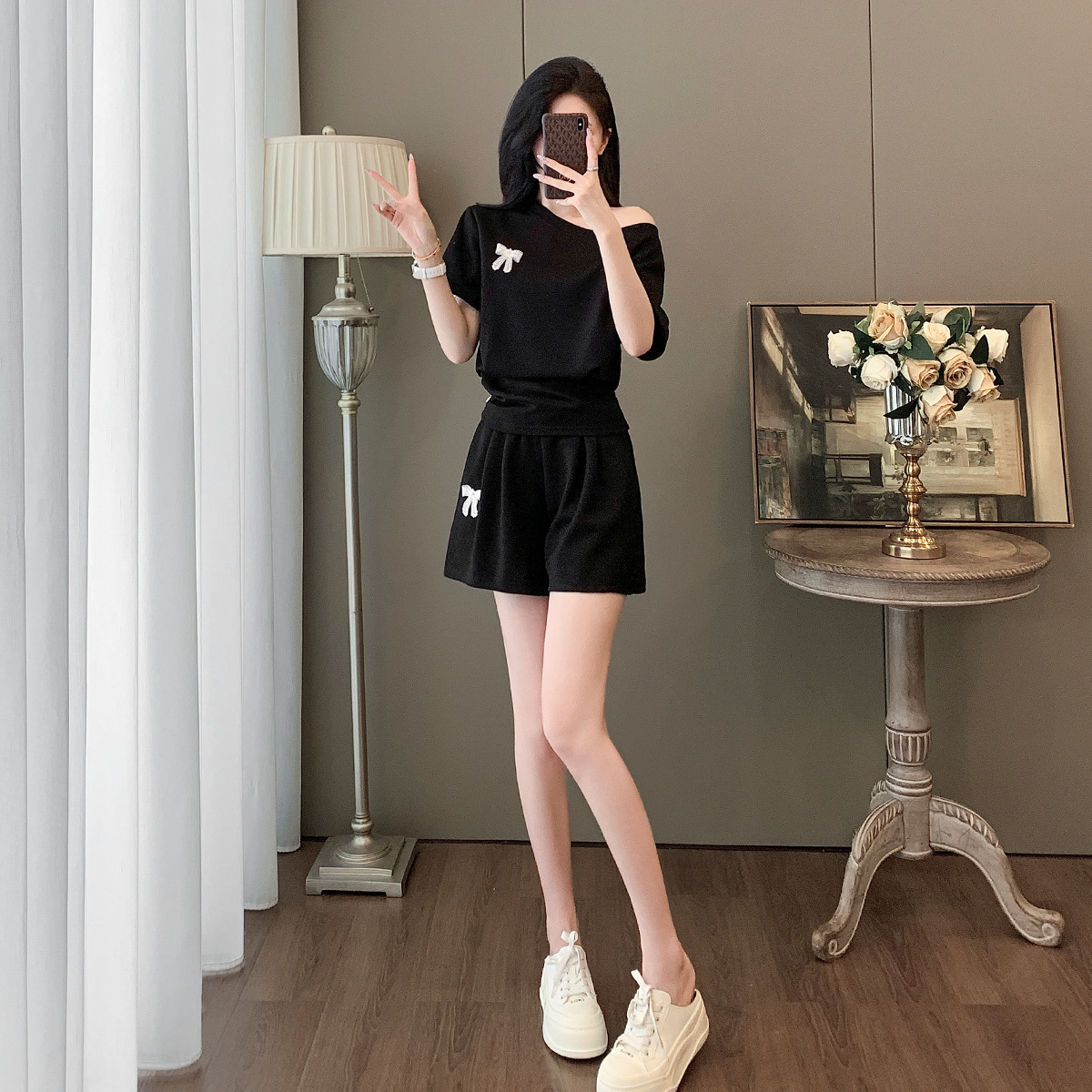 Summer New Style Petite Casual Sports Suit for Women, High-End Fashionable Short-Sleeved High-Waisted Shorts Two-Piece Set
