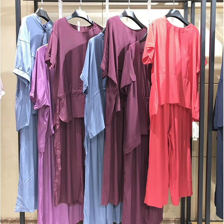 Летний новый модный комплект из шелка-капроноса для Юго-Восточной Азии 2025 года: свободный топ и широкие брюки. Оптовая продажа женской одежды со скидкой от бренда.