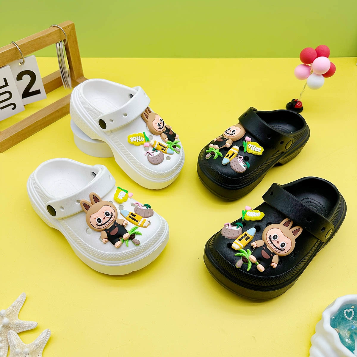 Новые летние тапочки для мальчиков и девочек, сабо с рисунком кокоса лабубу, нескользящие сандалии на толстой подошве с носком.