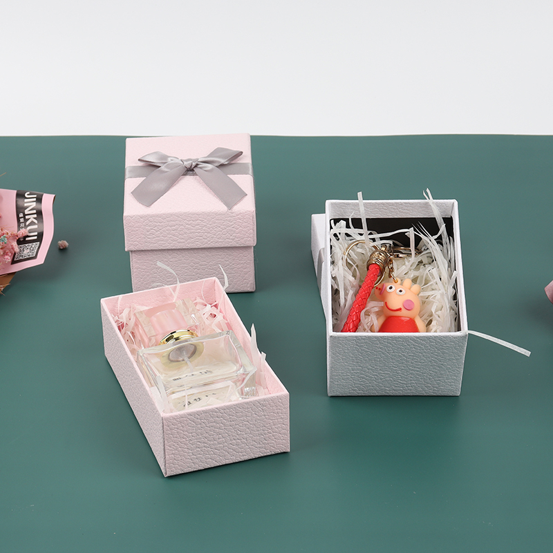 Caja de regalo de lápiz labial, una pequeña caja vacía de perfumes, caja de muestra de lápiz labial, caja de regalo de esmalte labial, en