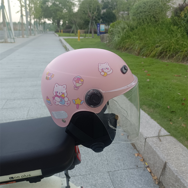New national standard 3C years old children 1-5 years old electric car motorcycle four seasons universal ear protection adjustable helmet half helmet