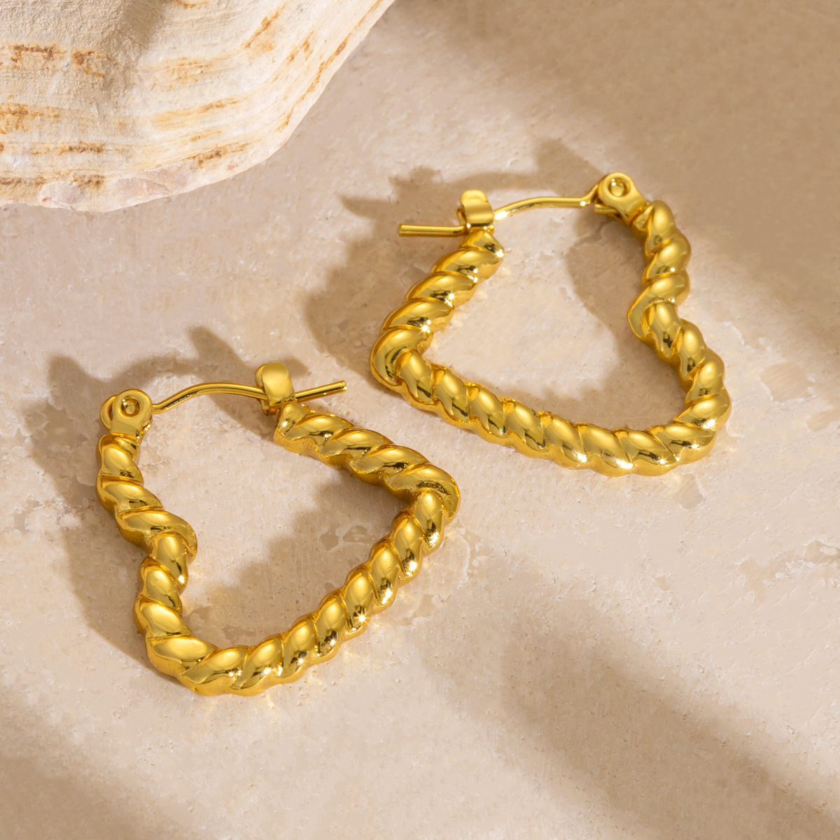Temperamento de moda europeo y americano transfronterizo, nuevos pendientes de acero inoxidable que no se desvanece, anillo de amor simple y versátil, hebilla de oreja de acero de titanio
