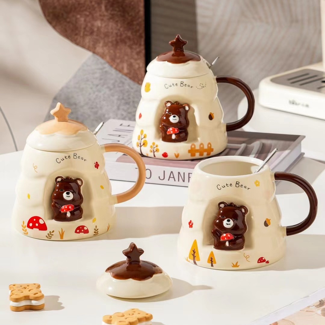Oso de dibujos animados creativo Taza de cerámica con tapa cuchara Linda taza de café con regalo de la mano de alta apariencia en relieve muñeca taza
